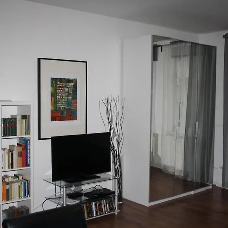 Gemuetliche In Mit Garten By Interhome Apartmán *